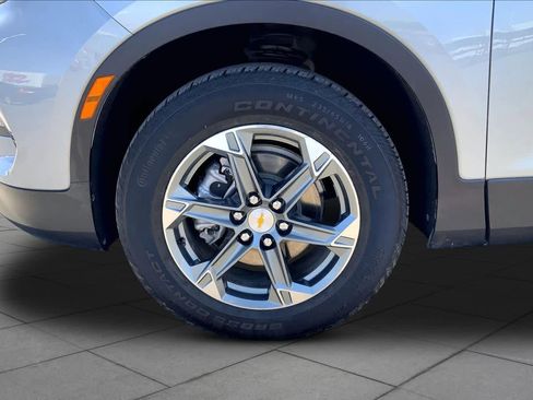 Used 2025 Chevrolet Blazer LT FWD image 11