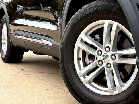 Used 2023 Ford Explorer XLT w/ Equipment Group 202A image 2