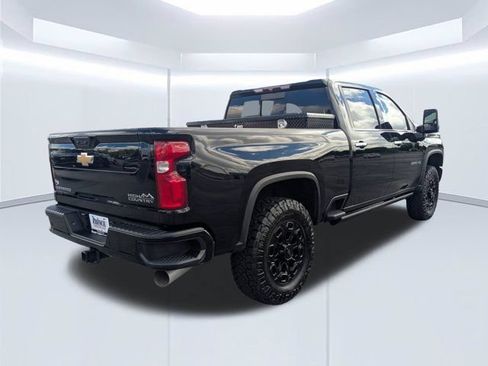 Used 2022 Chevrolet Silverado 2500 High Country w/ Safety Package II AWD/4WD image 4