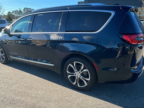 Used 2024 Chrysler Pacifica Pinnacle image 10
