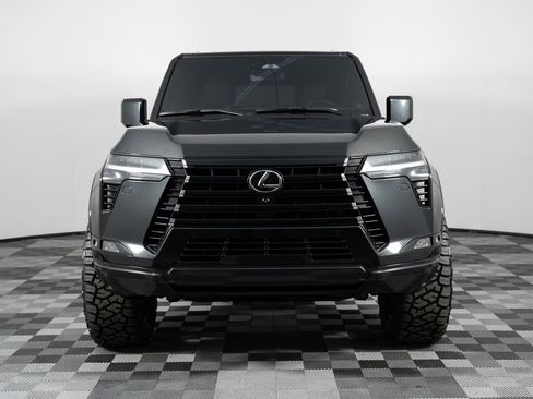 Used 2025 Lexus GX 550 image 11