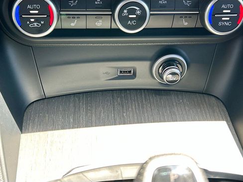Used 2022 Alfa Romeo Stelvio Ti AWD/4WD image 30