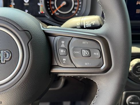 Used 2025 Jeep Gladiator Mojave w/ Convenience Group AWD/4WD image 19