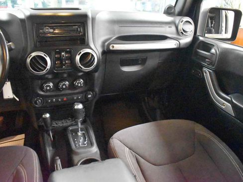 Used 2013 Jeep Wrangler Unlimited Sahara w/ Connectivity Group AWD/4WD image 15
