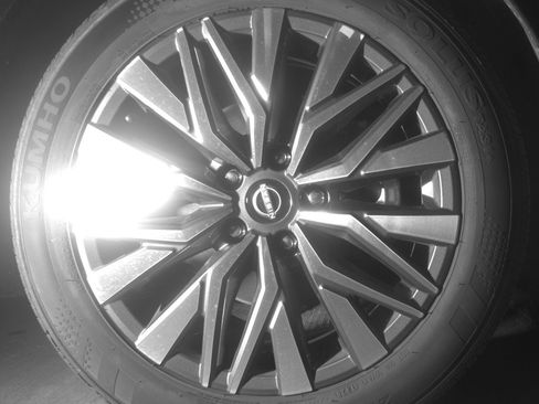 Used 2025 Nissan Altima 2.5 SV FWD image 13