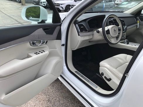 New 2025 Volvo XC90 B6 Plus w/ Protection Package Premier image 11