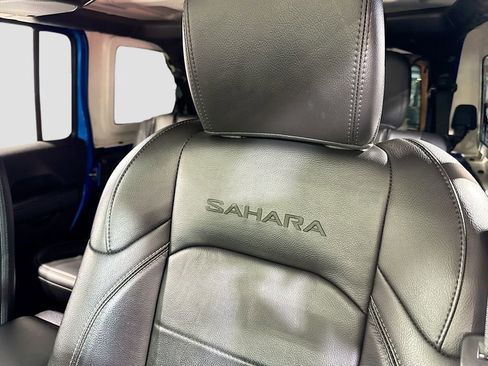 Used 2022 Jeep Wrangler Unlimited Sahara AWD/4WD image 12