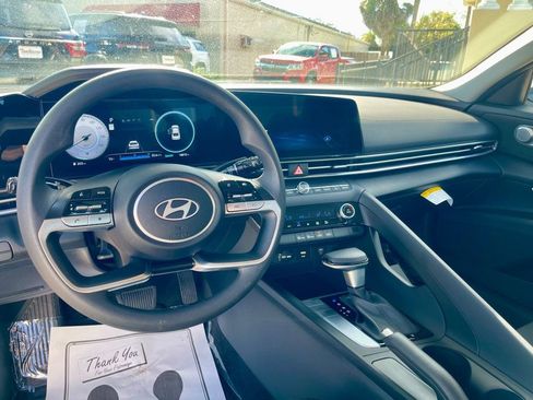 Used 2024 Hyundai Elantra SEL image 12