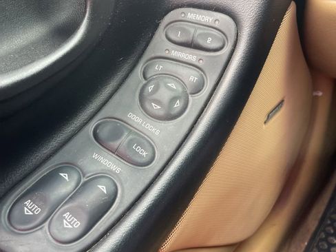 Used 2000 Chevrolet Corvette Coupe w/ Roof Pkg RWD image 15
