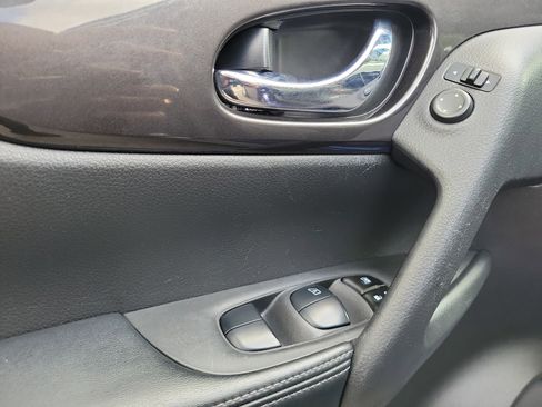 Used 2019 Nissan Rogue SV FWD image 15