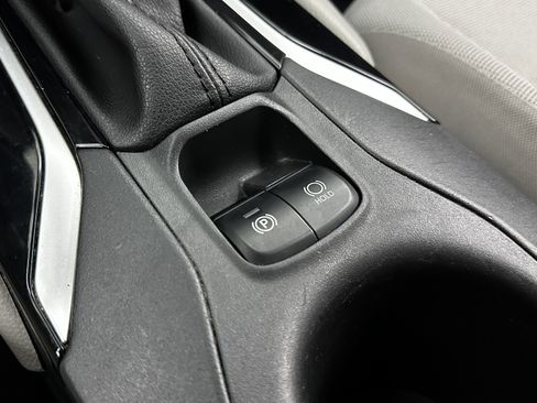 Used 2022 Toyota Corolla Cross L image 16