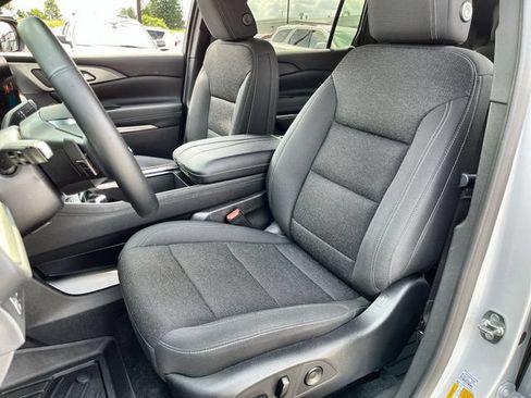 Used 2025 Chevrolet Traverse LT AWD/4WD image 14