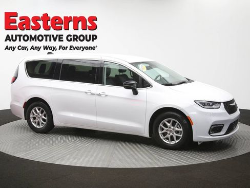 Used 2024 Chrysler Pacifica Touring-L FWD image 48