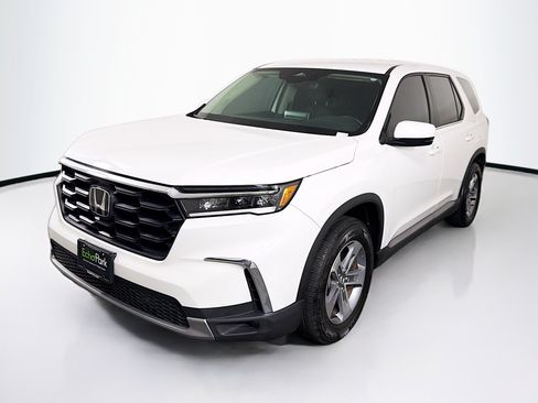 Used 2025 Honda Pilot EX-L image 3