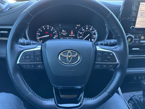 Used 2021 Toyota Highlander Limited image 21