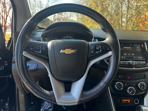 Used 2020 Chevrolet Trax LT w/ Redline Edition image 18