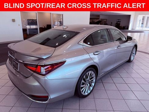 Certified 2021 Lexus ES 300h w/ Accessory Package FWD image 8