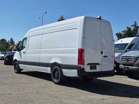 New 2026 Mercedes-Benz Sprinter 2500 image 9