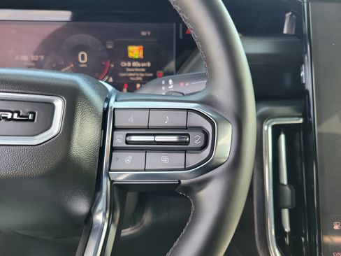 Used 2025 GMC Yukon Denali AWD/4WD image 23