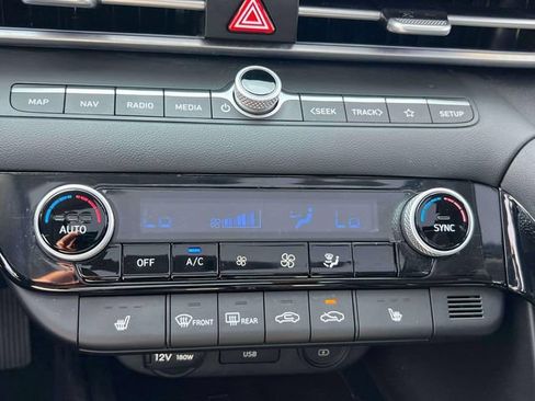 Certified 2023 Hyundai Elantra Limited w/ Preferred Accessory Package FWD image 29
