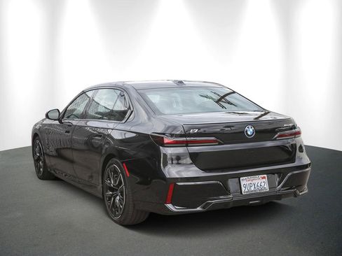 Used 2026 BMW i7 xDrive60 w/ Premium Package AWD/4WD image 4
