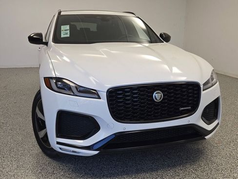 Used 2024 Jaguar F-PACE R-Dynamic S image 5