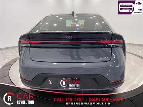 Used 2023 Toyota Prius LE FWD image 6