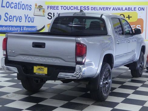 Used 2021 Toyota Tacoma SR5 AWD/4WD image 7