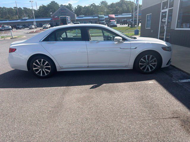 Used 2017 Lincoln Continental Premiere FWD image 2