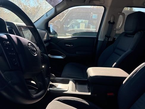 Used 2023 Nissan Frontier SV w/ SV Convenience Package image 6
