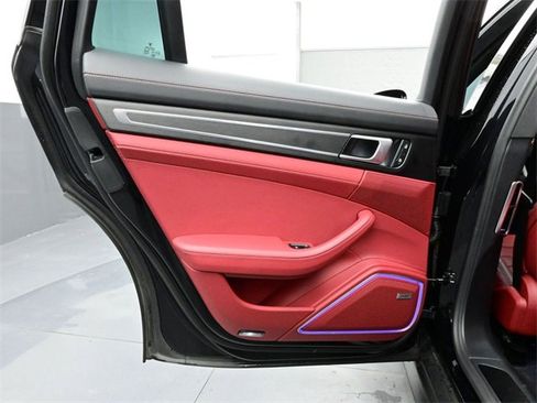 Used 2023 Porsche Panamera 4 image 16