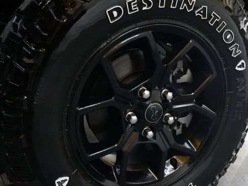 Used 2024 Jeep Gladiator Sport image 30