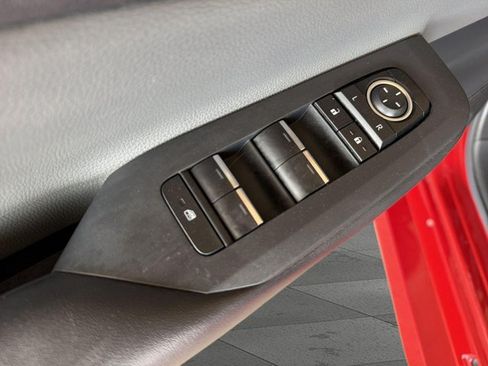 Used 2023 Toyota Prius Limited w/ Limited Premium Package FWD image 9