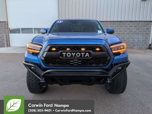 Used 2018 Toyota Tacoma SR5 AWD/4WD image 8