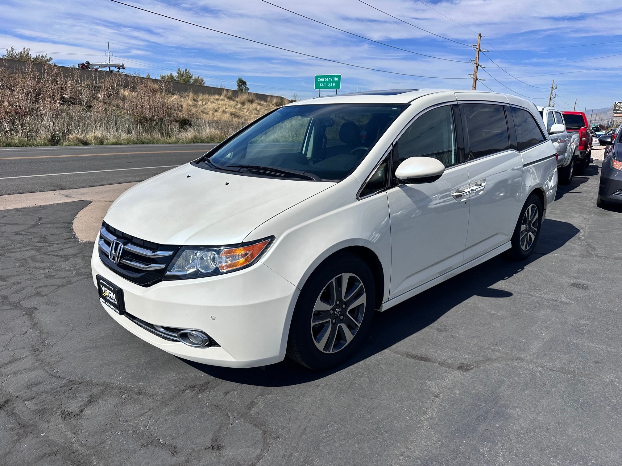 Used 2016 Honda Odyssey Touring Elite image 2
