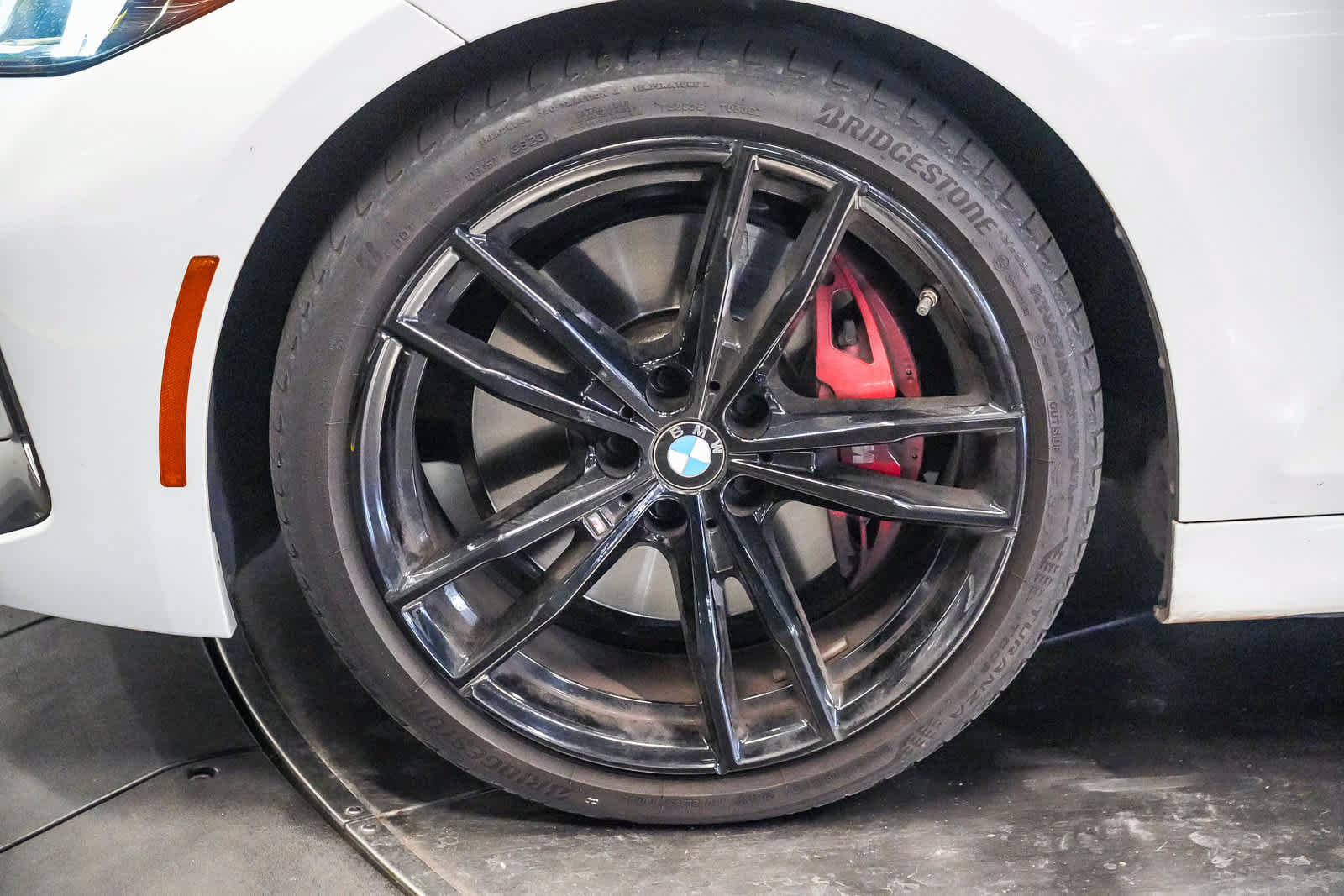 Used 2023 BMW 330i Sedan w/ M Sport Package RWD image 9