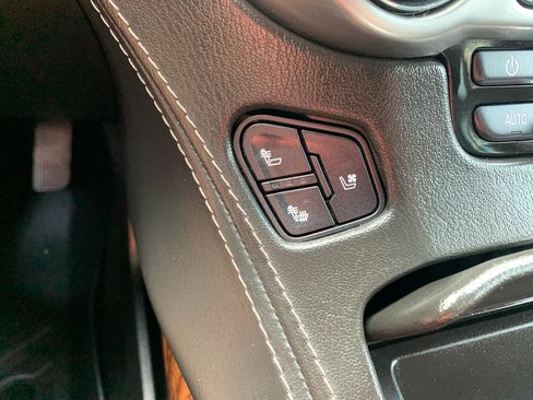 Used 2018 Chevrolet Suburban Premier AWD/4WD image 33
