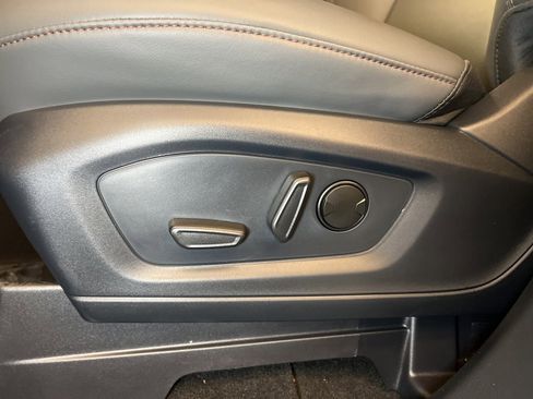 Used 2025 Ford Explorer Active w/ Active Comfort Package image 25