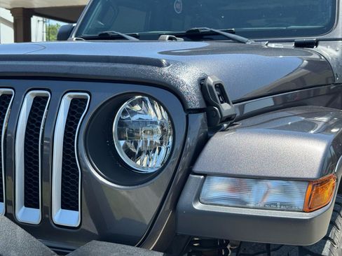 Used 2019 Jeep Wrangler Unlimited Sahara AWD/4WD image 8