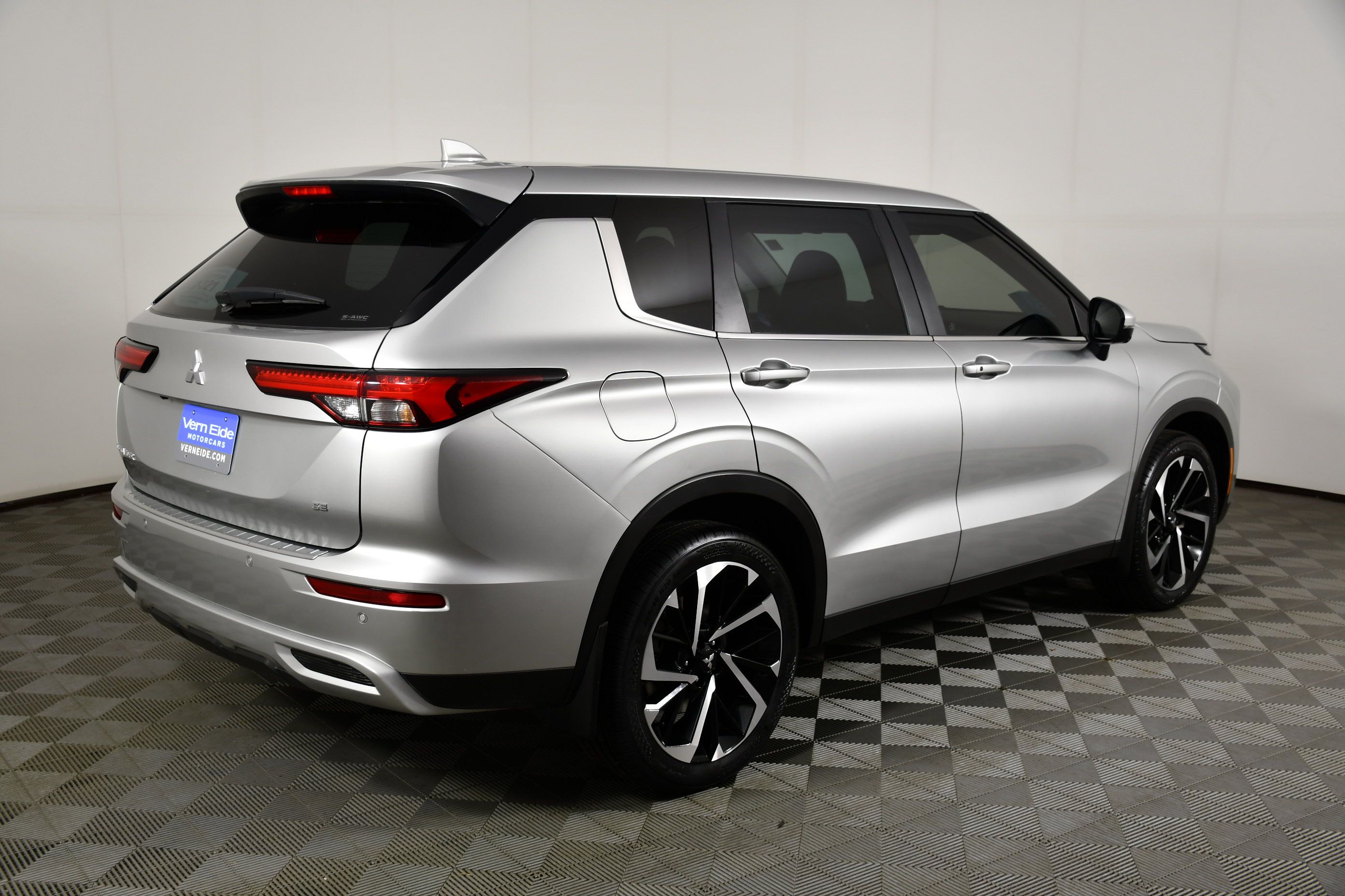 Used 2023 Mitsubishi Outlander SE AWD/4WD image 6