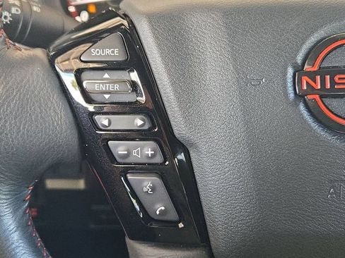 Used 2025 Nissan Frontier PRO-4X AWD/4WD image 13