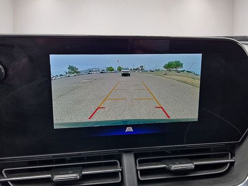 Used 2025 Chevrolet Trax LT FWD image 28