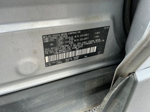 Used 2021 Toyota RAV4 XLE image 35