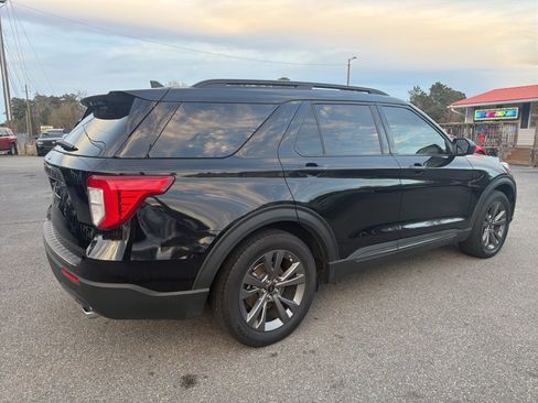 Used 2021 Ford Explorer XLT w/ Equipment Group 202A image 4