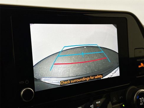 Certified 2023 Toyota Highlander LE image 24