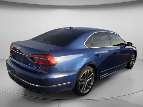 Used 2017 Volkswagen Passat 1.8T R-Line FWD image 3