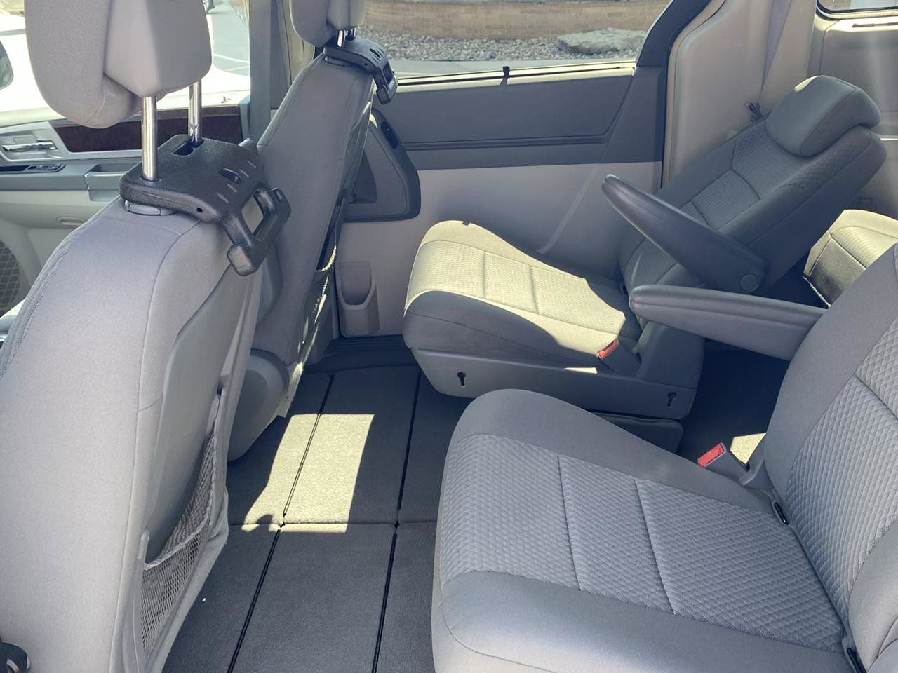 Used 2010 Chrysler Town & Country Touring w/ Family Value Group FWD image 10