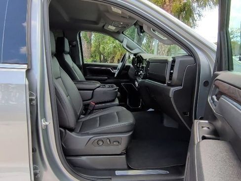 Used 2026 GMC Sierra 1500 SLT AWD/4WD image 18
