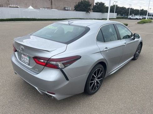 Used 2023 Toyota Camry SE FWD image 5