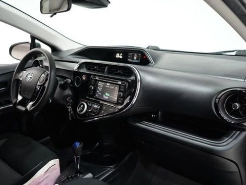 Used 2019 Toyota Prius C L image 18